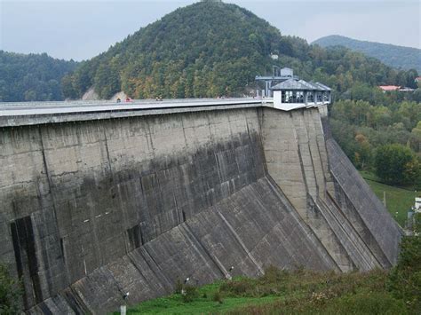  Zapora Sanmenxia - Wyniosła budowla kontrolująca żywioły i fascynujące miejsce dla turystów!